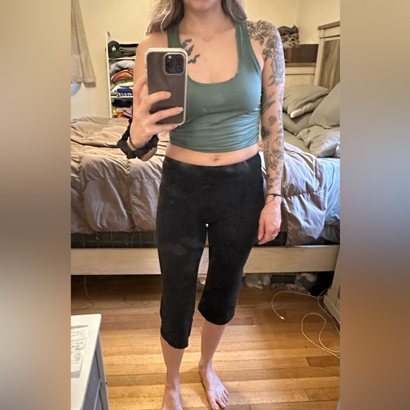 Lululemon Black 18” Cropped Leggings - Picture 5 of 7